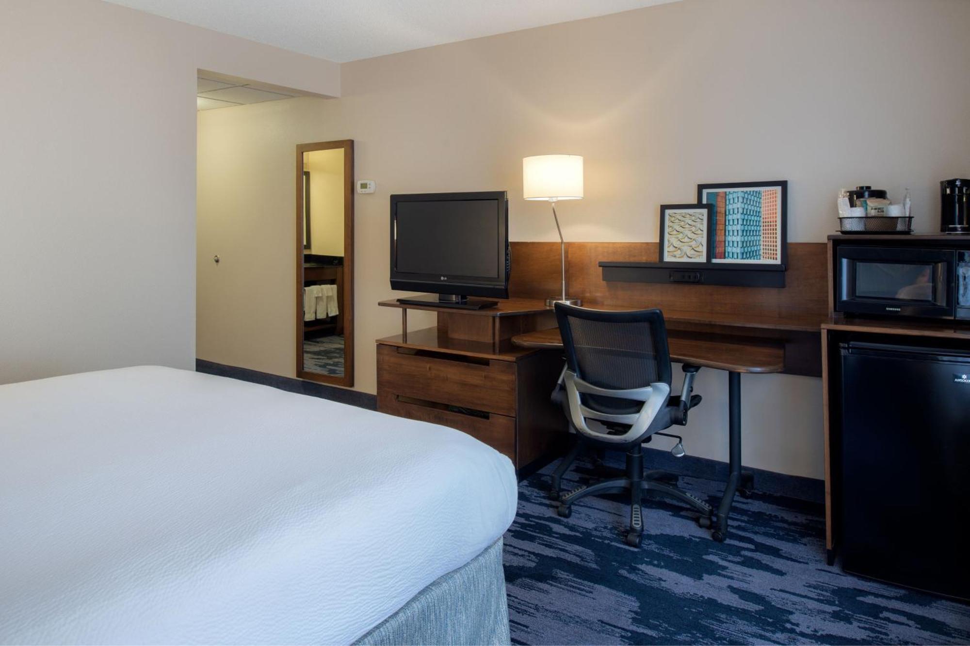 Отель Fairfield By Marriott Troy Экстерьер фото