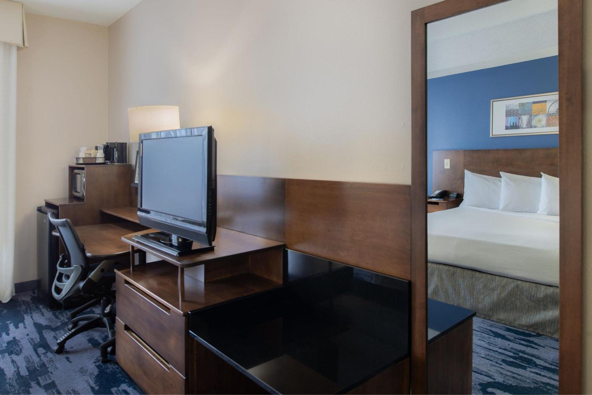 Отель Fairfield By Marriott Troy Экстерьер фото