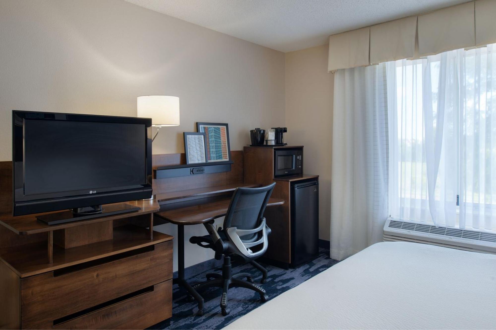 Отель Fairfield By Marriott Troy Экстерьер фото